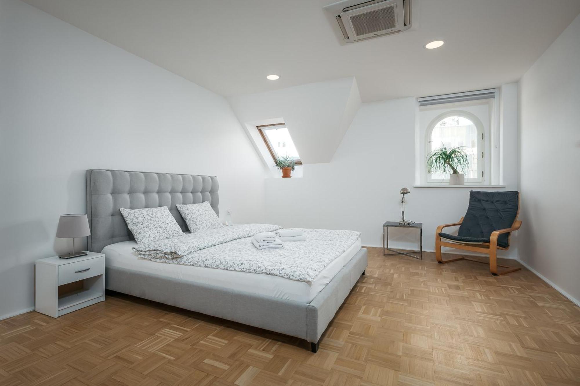 Dot 3 Bdr Apartment With Tyn Cathedral View & Ac Prague Luaran gambar