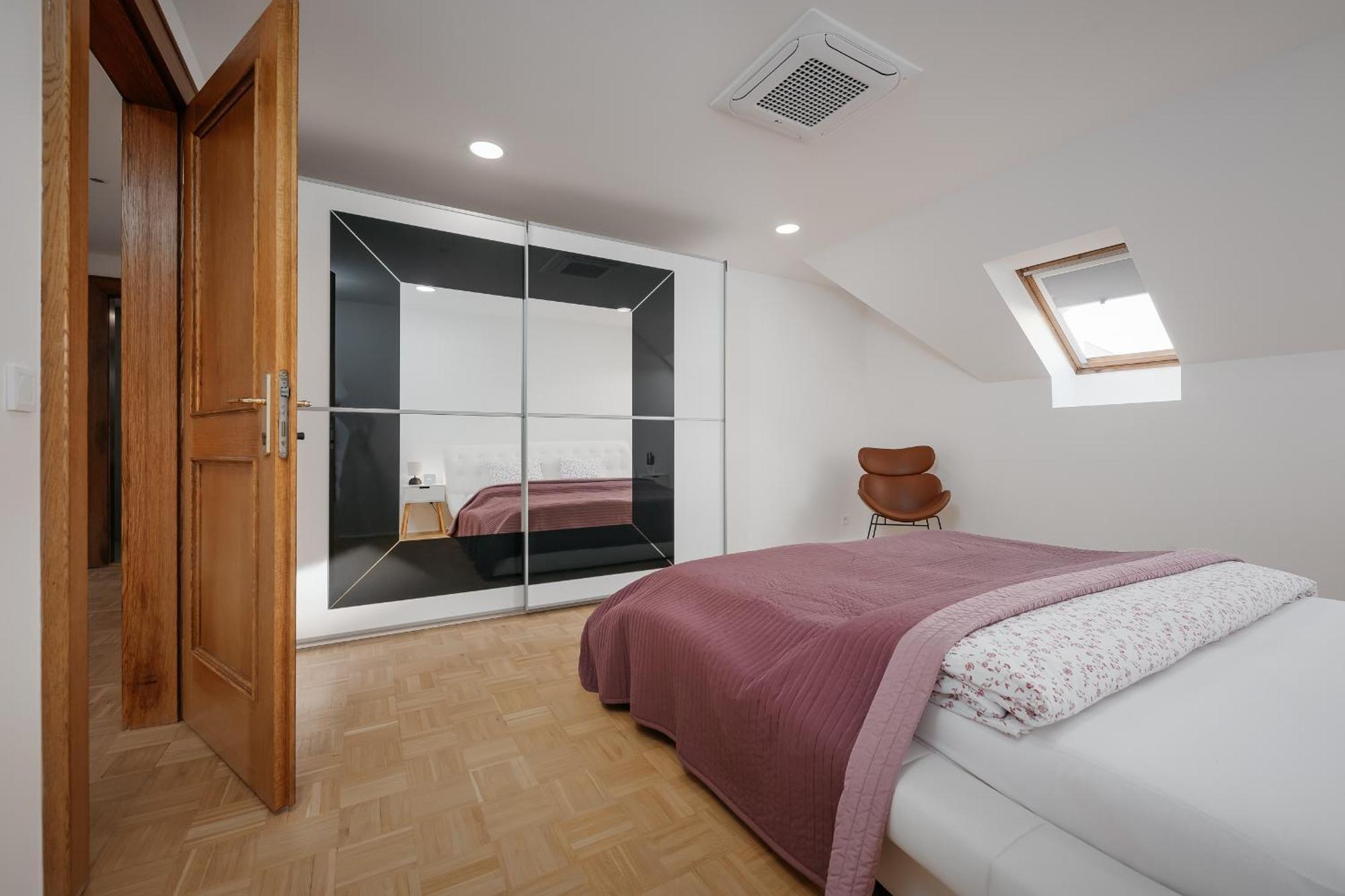 Dot 3 Bdr Apartment With Tyn Cathedral View & Ac Prague Luaran gambar